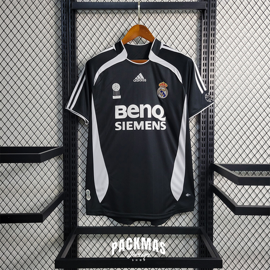 Real Madrid Visitante Versión Retro | Temporada 06-07