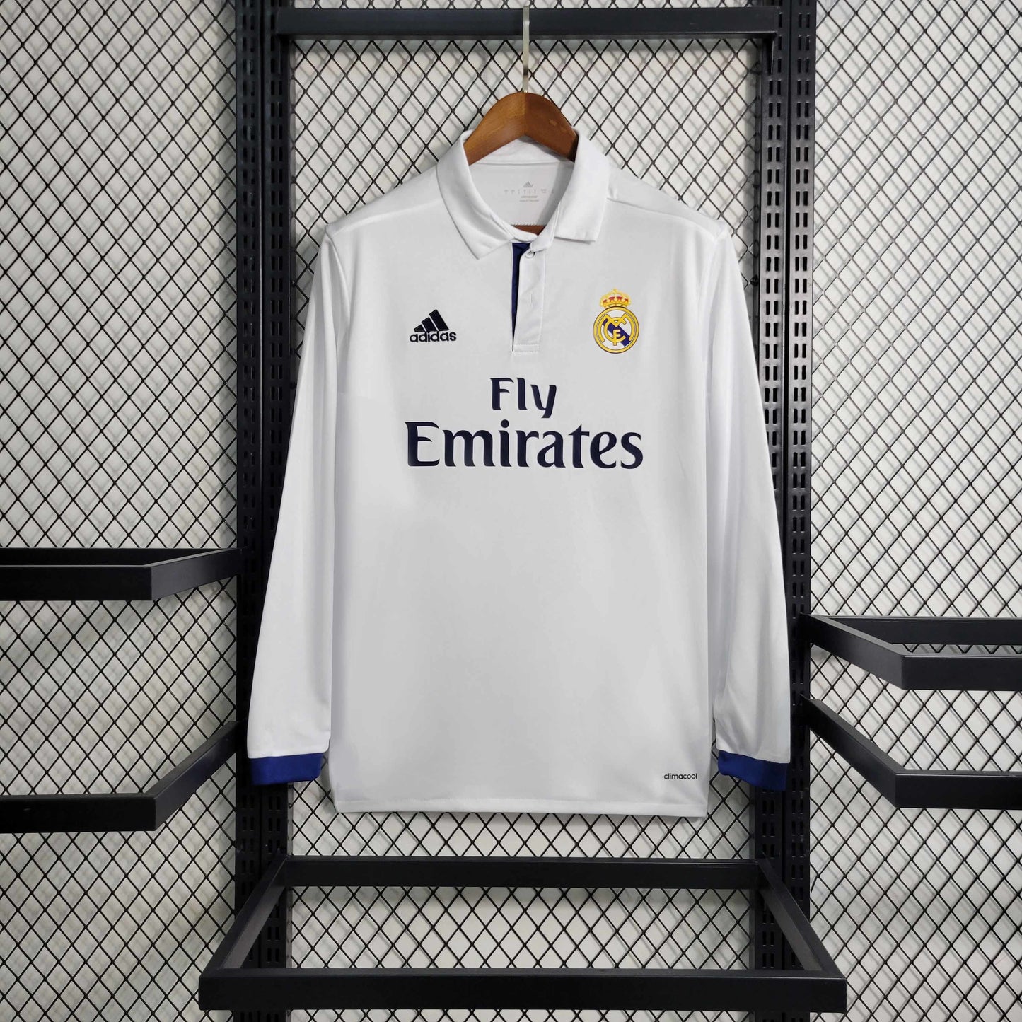 Real Madrid Local Versión Retro Manga Larga | Temporada 16-17