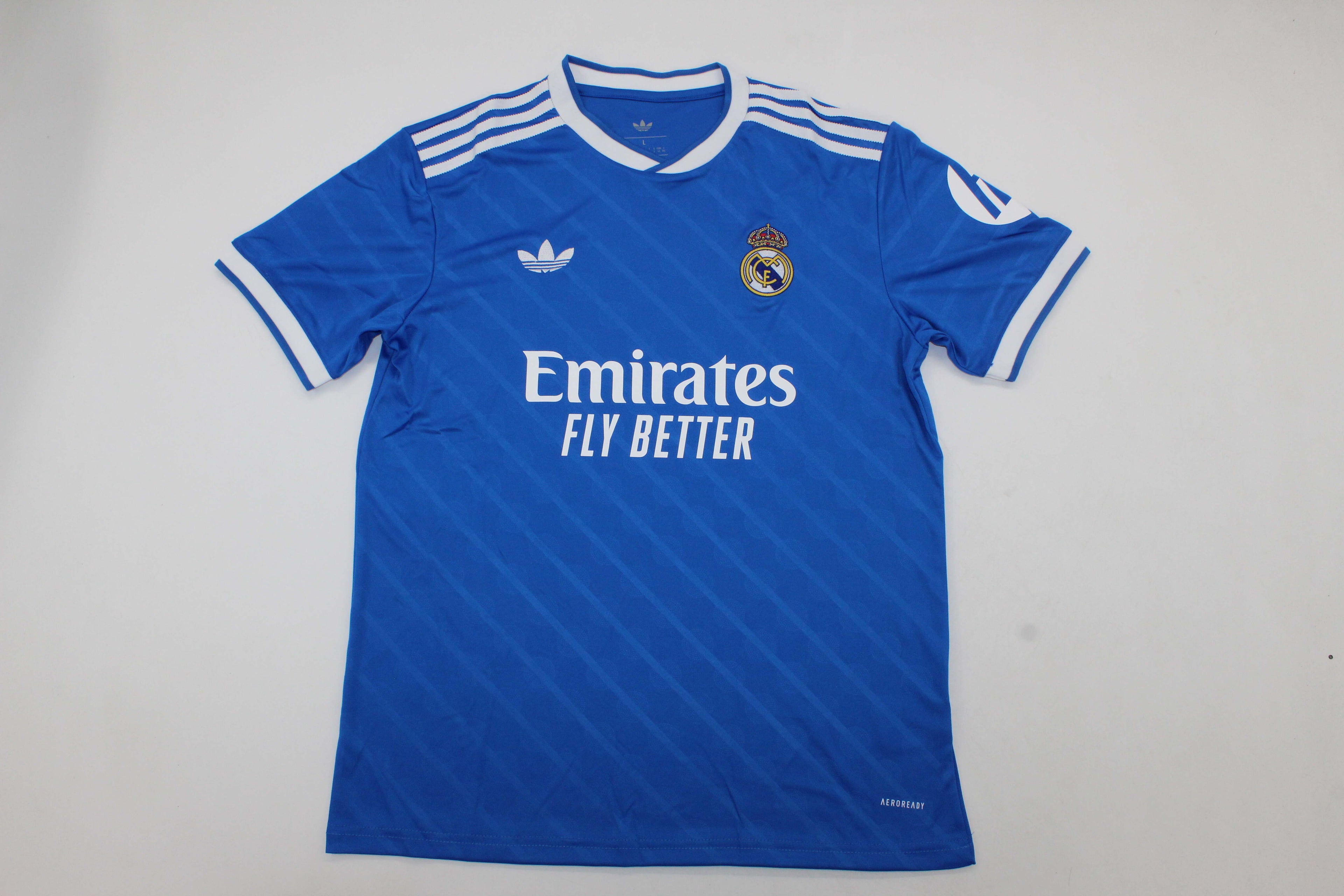 Real Madrid Alternativa Versión Fan | Temporada 25-26